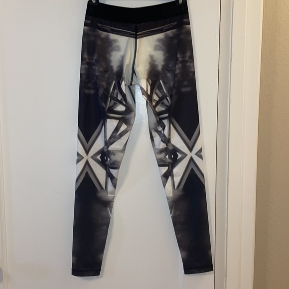 Nike Work out tights Dry-Fit size XSMALL (worn once) Burning Man Vibes - Picture 3 of 10